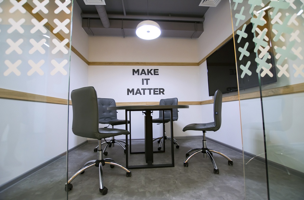 Переговорная комната на Контрактовой