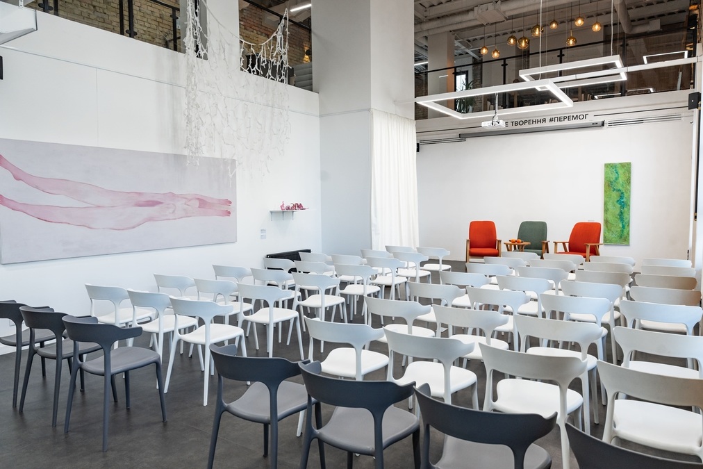 Сучасна зала для подій в історичному центрі Києва