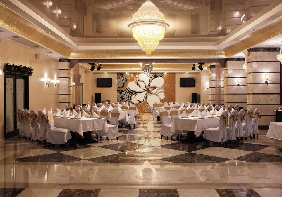 Панорамний ресторан в готелі в центрі Києва 