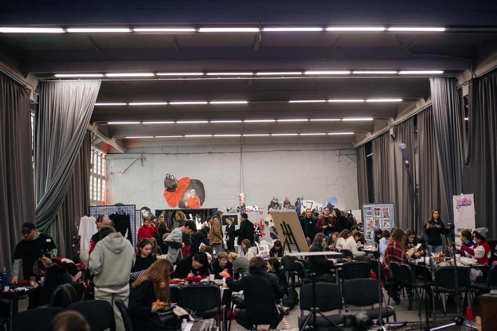 Великий зал «Місто» біля м.Почайна