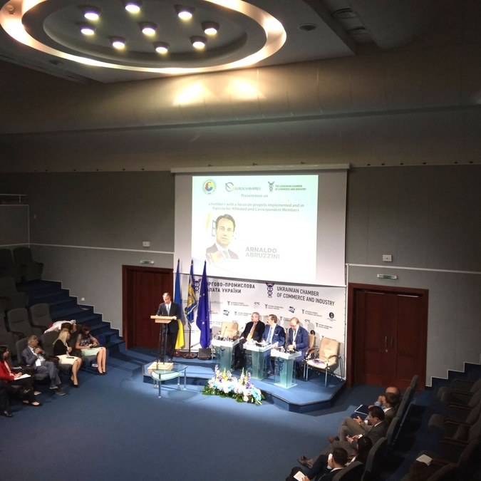 Зал Coliseum в конференц-центрі Chamber Plaza