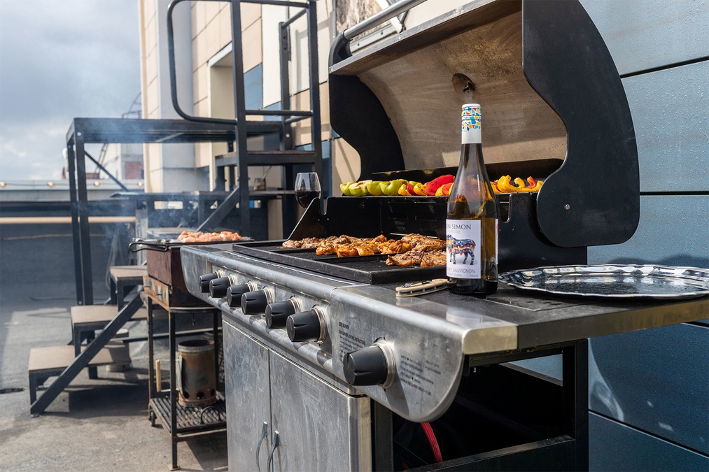 Двоярусний простір з терасою та краєвидом