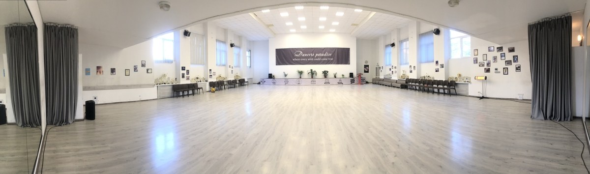 Танцювальний простір в центрі міста