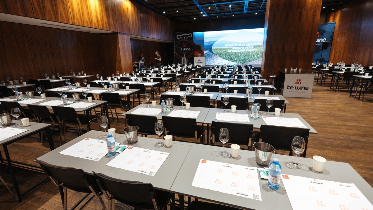 Мала виставкова зала | Parkovy