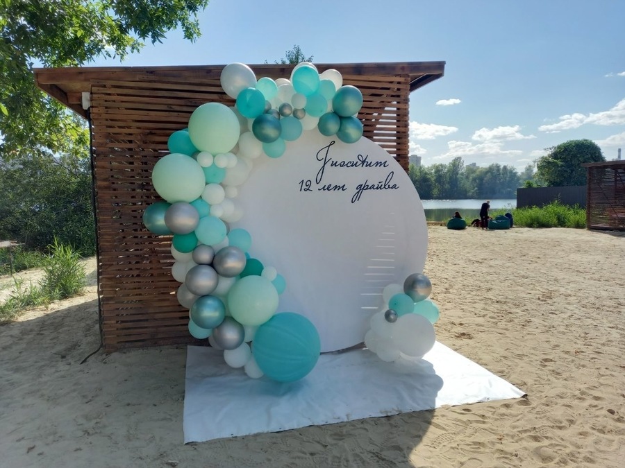 Levano_Grill_Club - открытая локация у воды