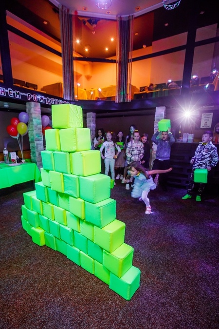 Стильна локація ObolonPartyRoom для вашого свята 