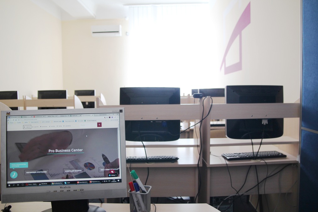 Оснащенный компьютерный зал 