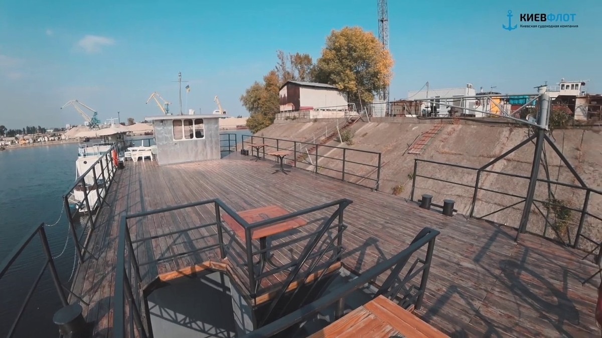 Івент-майданчик на теплоході BARZHA