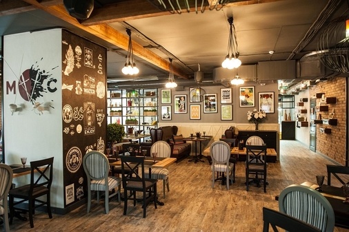 Атмосферний зал в ресторані Montecchi Capuleti