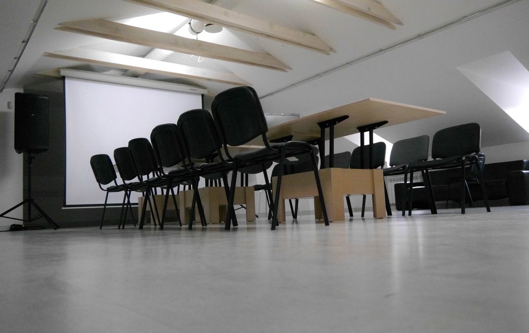 Супер стильна мансарда в арт-центрі