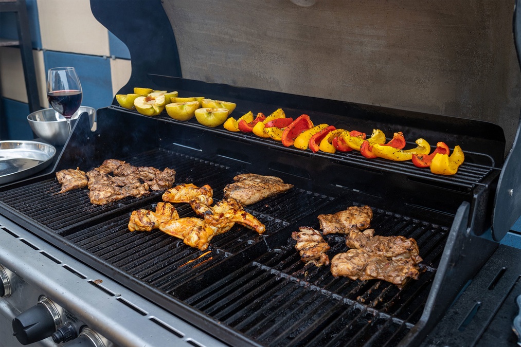 Двоярусний простір з терасою та краєвидом