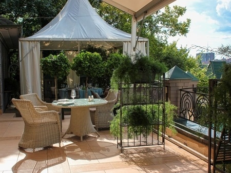 Конференц-зала та тераса "Воздвиженська"