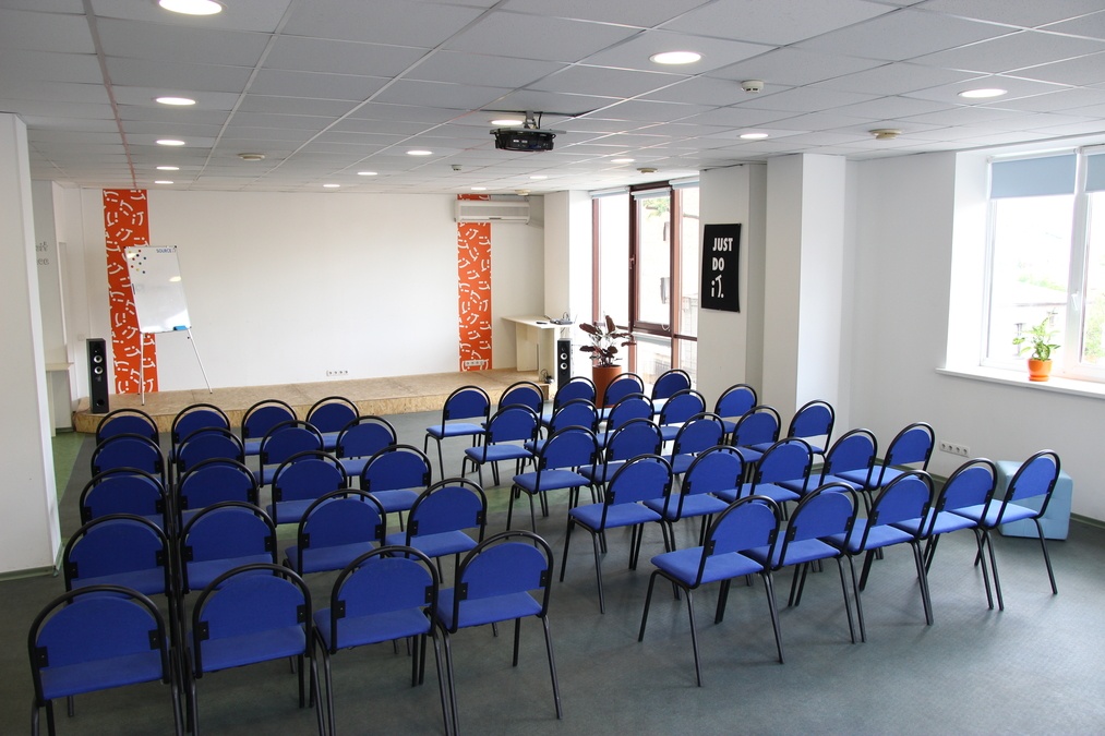 Просторный конференц-зал в центре города