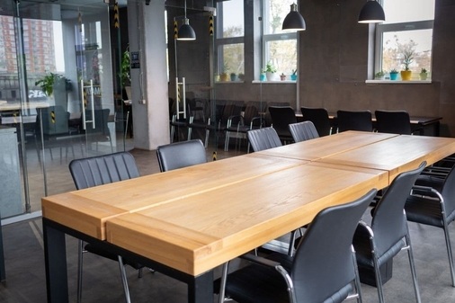 Лофтовый конференц-зал с кухней