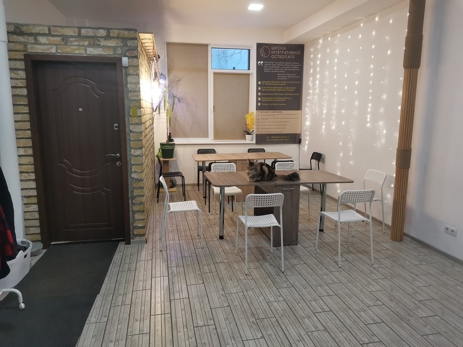 Невеликий зал для тренінгів та семінарів