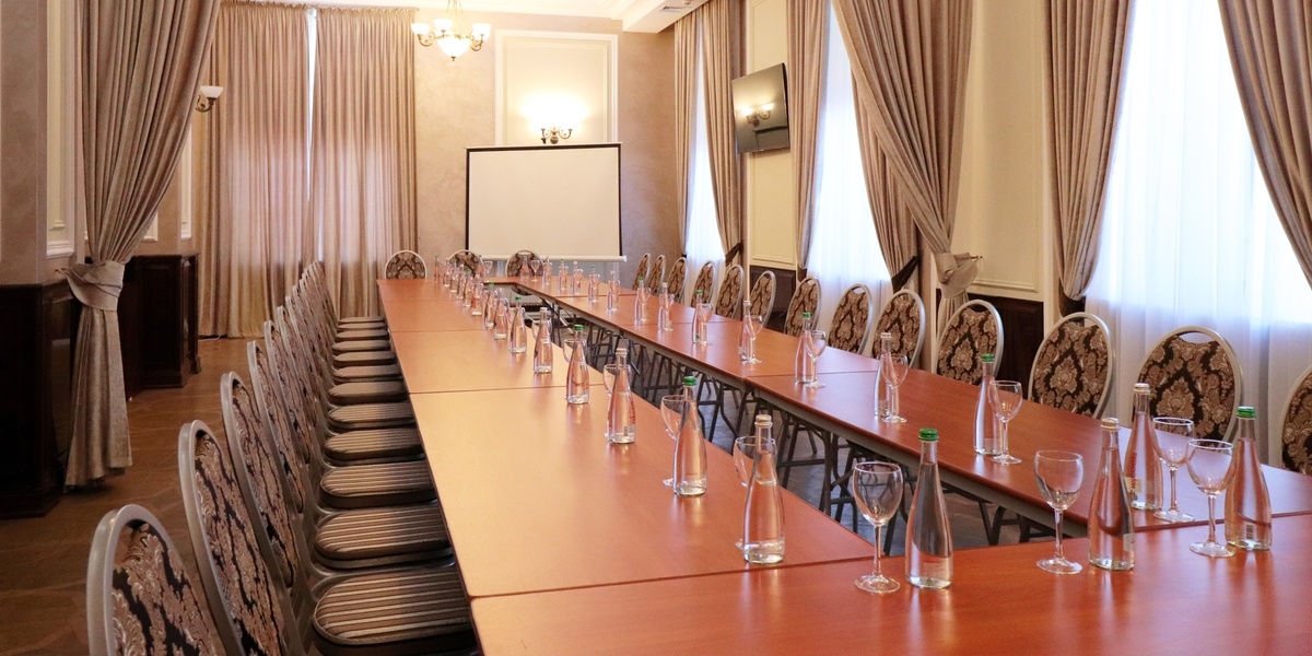 Конференц-зал в Готелі "Україна" з укриттям