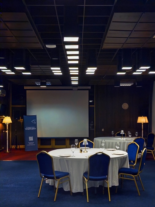 Кортез Хол - івент простір біля НСК Олімпійський