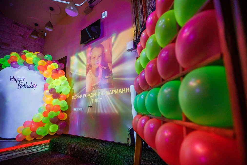 Стильна локація ObolonPartyRoom для вашого свята 