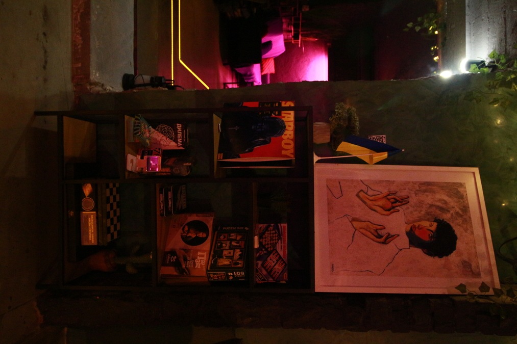 Атмосферное место Chill & Cheers