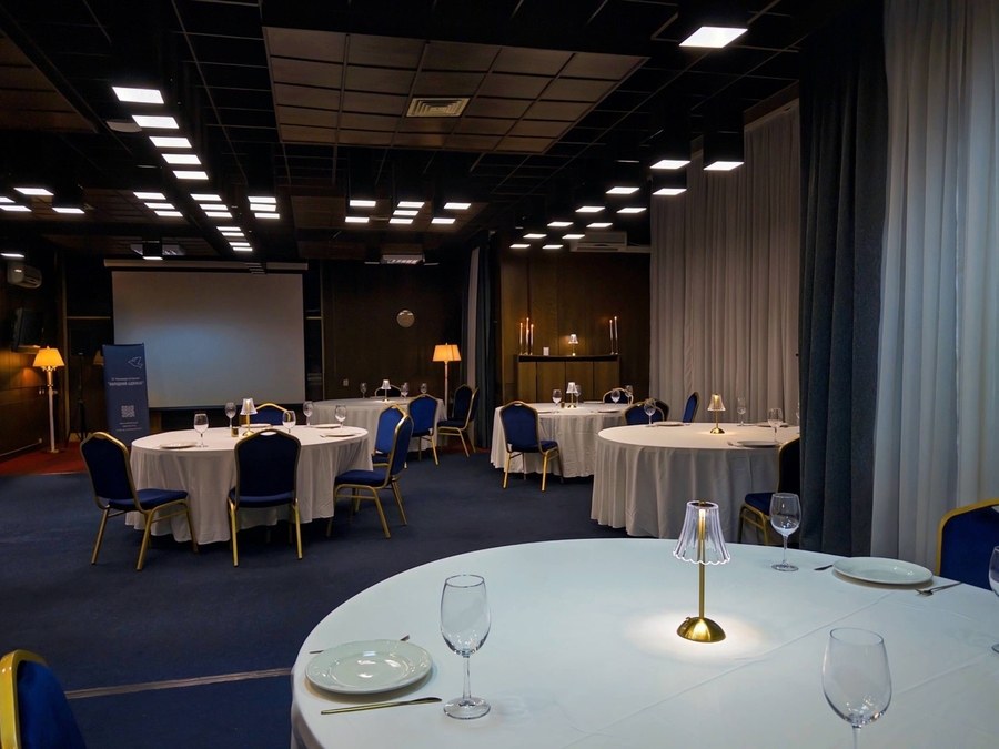 Кортез Хол - івент простір біля НСК Олімпійський