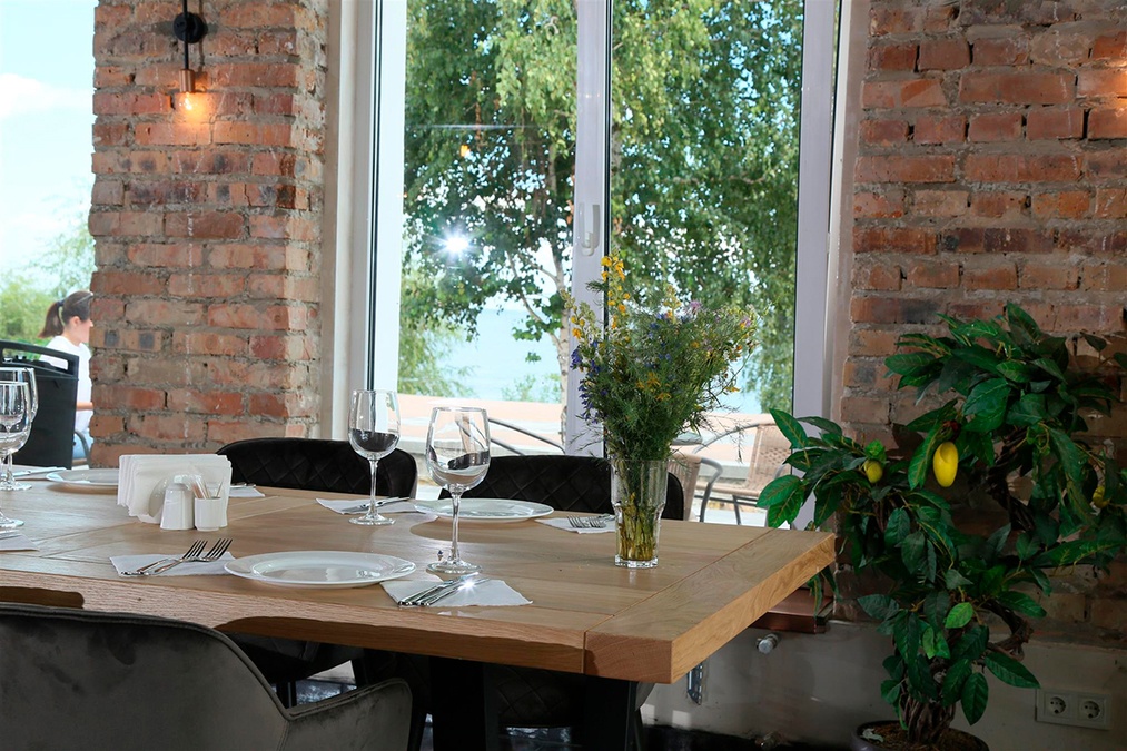 Загородная локация Morewell с отелем