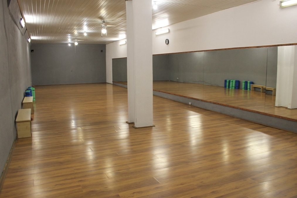 Зал для занять танцями або фітнесом