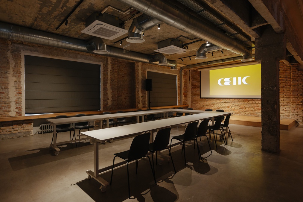 Подієвий простір книгарні Сенс на Хрещатику