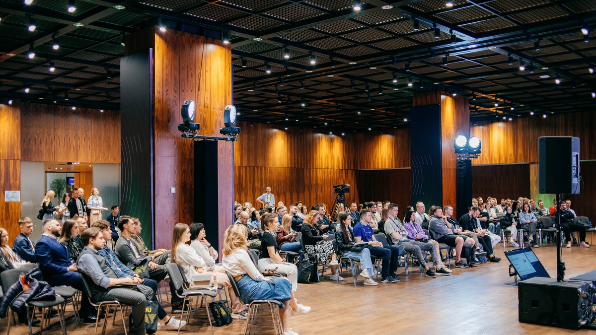 Мала виставкова зала | Parkovy