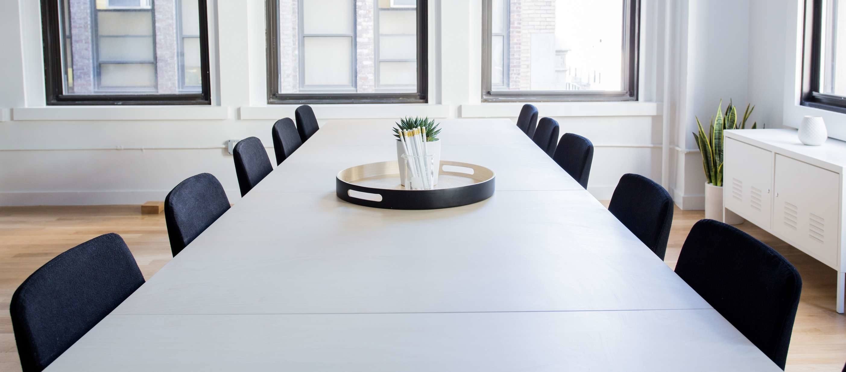 Переговорна кімната у Дніпрі