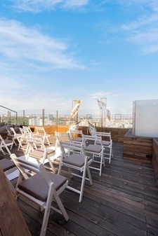 Велика Тераса на 21 поверсі з видом на Печерськ