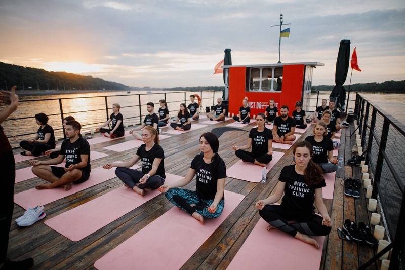 Івент-майданчик на теплоході BARZHA