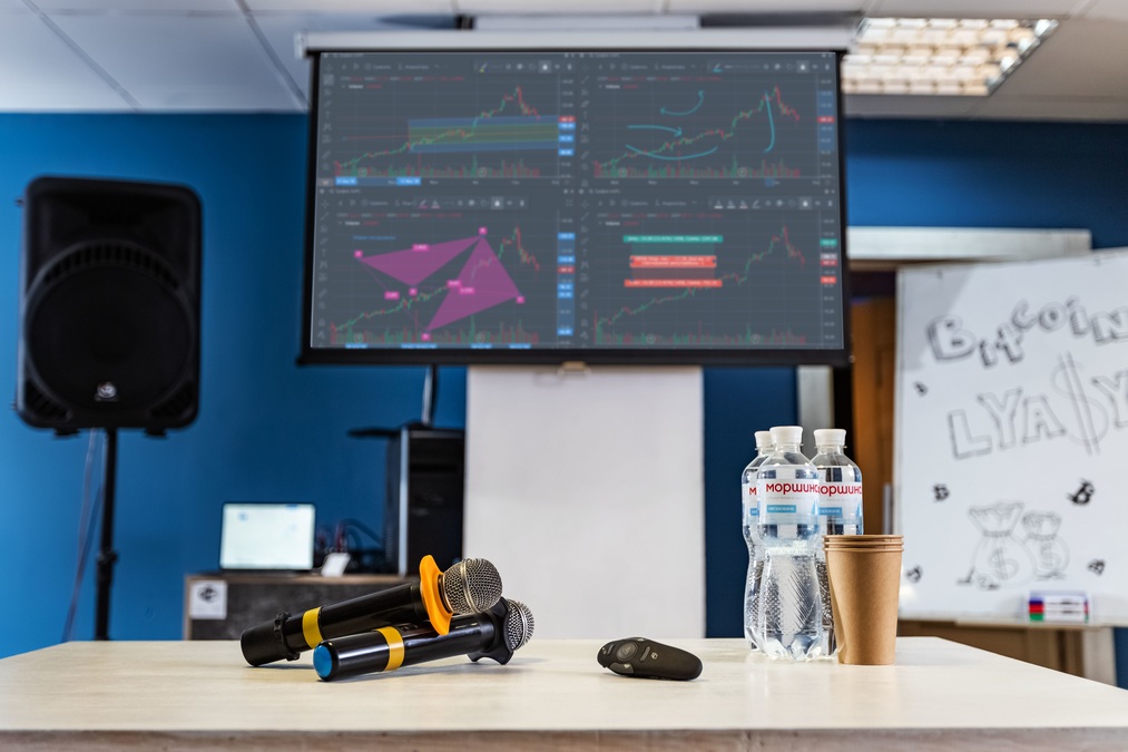 Зал для тренингов, семинаров и вечеринок «‎LYASY» 