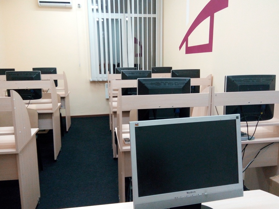Оснащенный компьютерный зал 