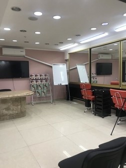 Перегляд Зал для тренінгів beauty-індустрії в центрі Дніпра
