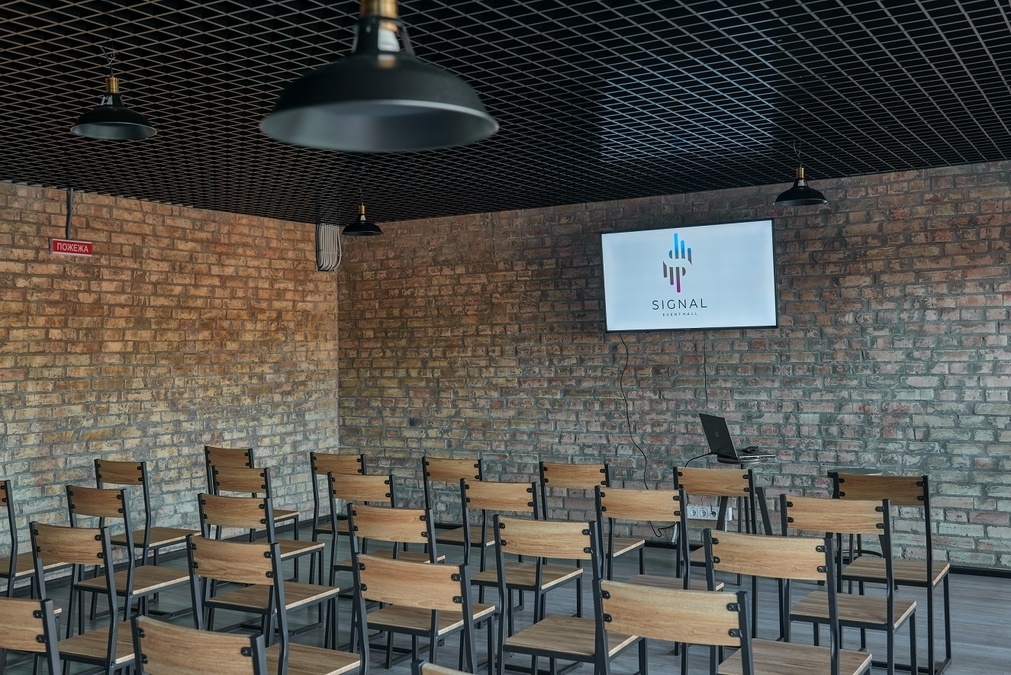 Зал лофт для конференції, переговорів