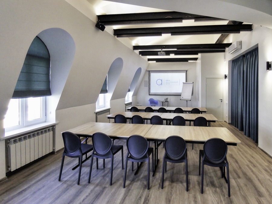 Новий сучасний зал на Воздвиженці