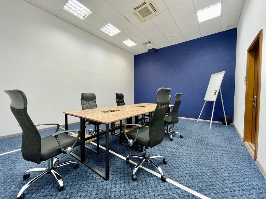 Кімната для переговорів у центрі Києва