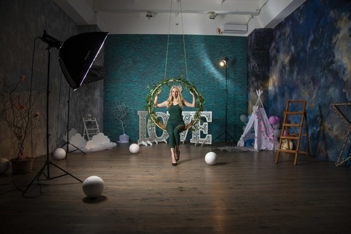 Фотостудия MAKONASTUDIO с разными локациями