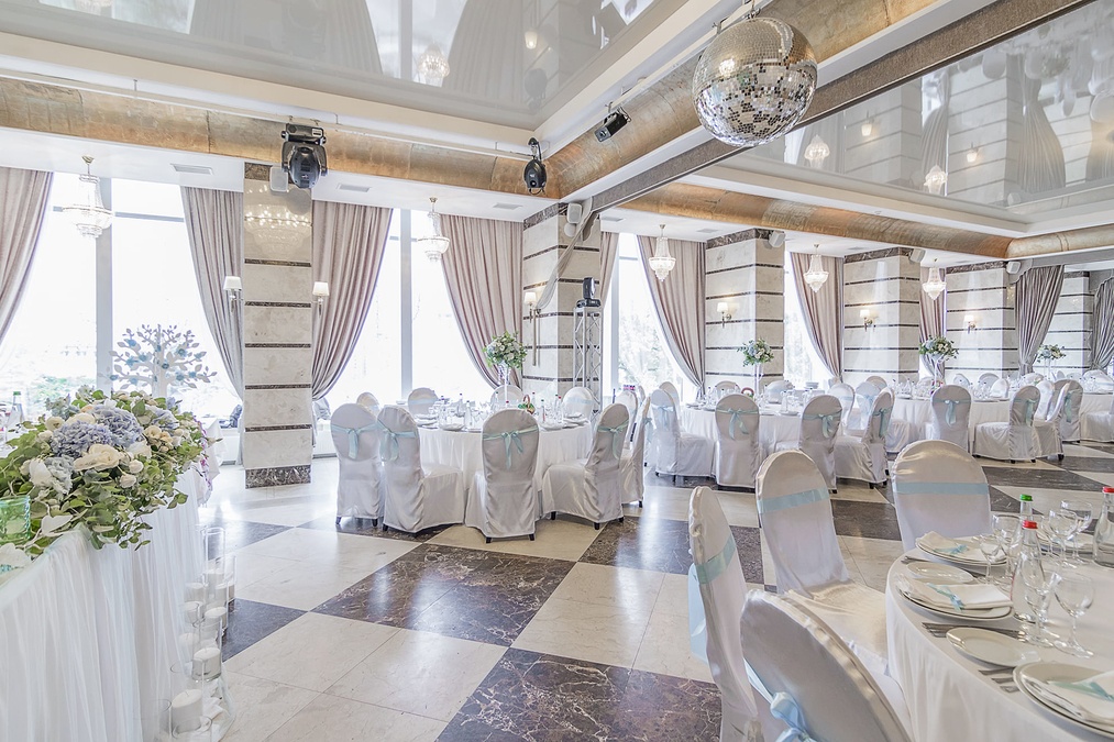 Панорамний ресторан в готелі в центрі Києва 