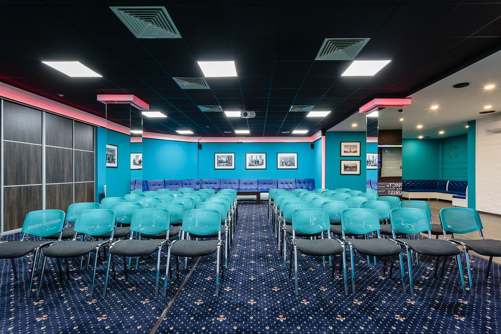 Зал ЛЮМ'ЄР на Лівому березі в готелі Турист