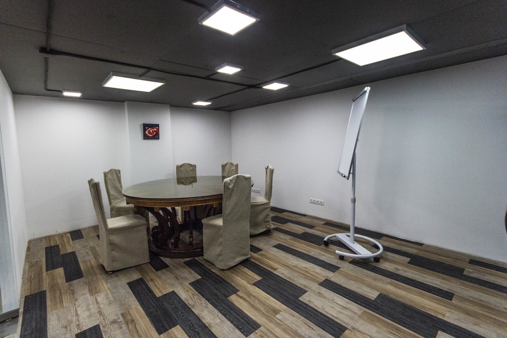 Комфортная комната для переговоров