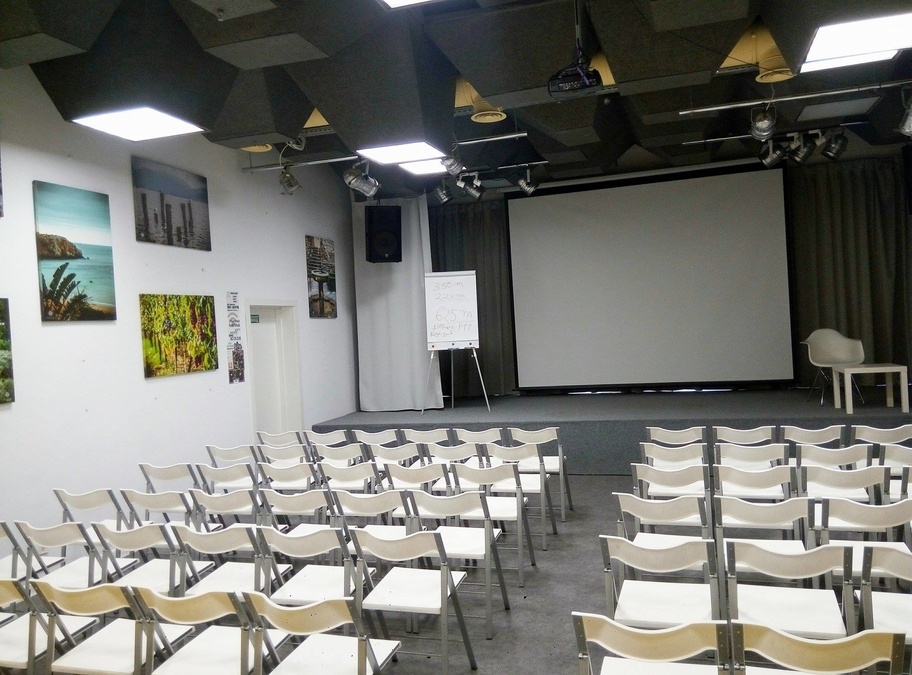 Приветливый зал в центре Киева