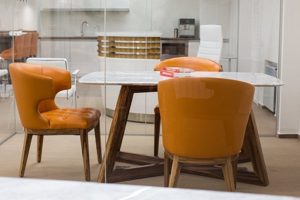 Стильная переговорная комната 