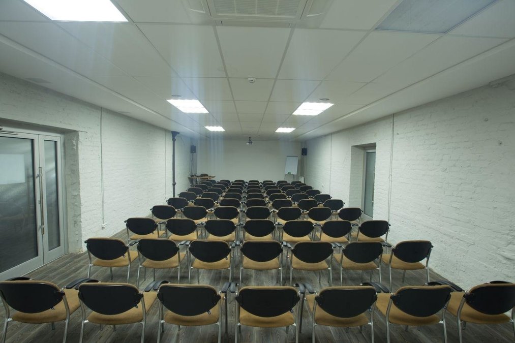 Красный зал в Fabrika.space