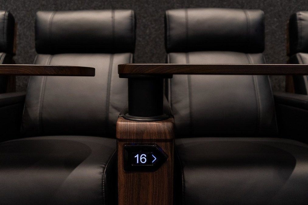 Кіноресторан RELUX від Планета Кіно в RIVER Mall