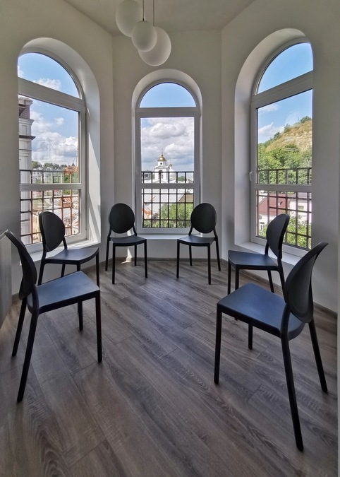 Новий сучасний зал на Воздвиженці