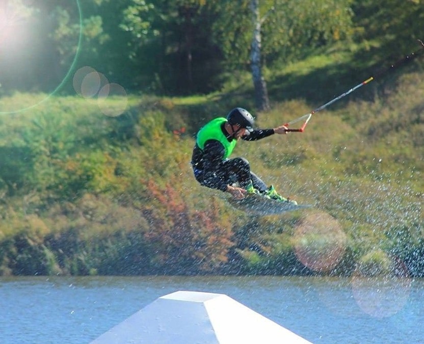 Летняя локация с пляжем и вейк-парком