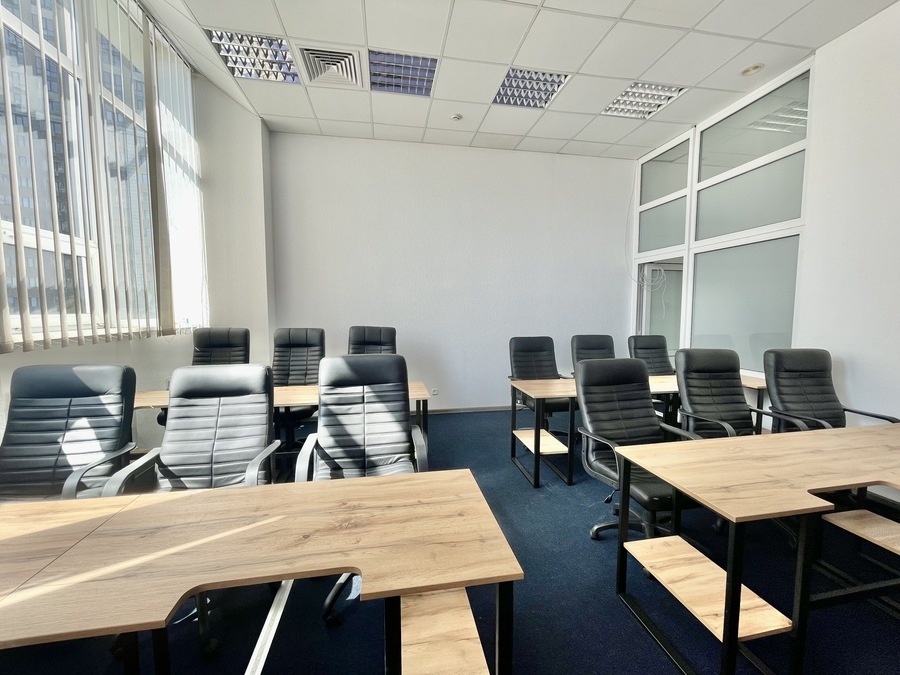 Офис, учебный класс, комната для семинаров