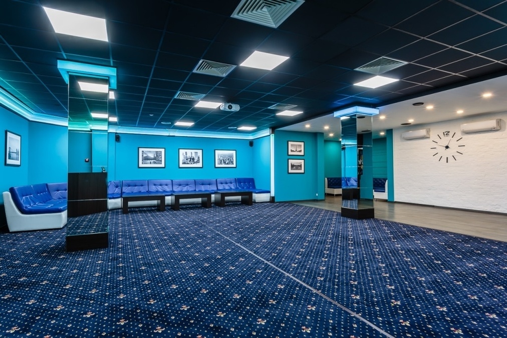 Зал ЛЮМ'ЄР на Лівому березі в готелі Турист