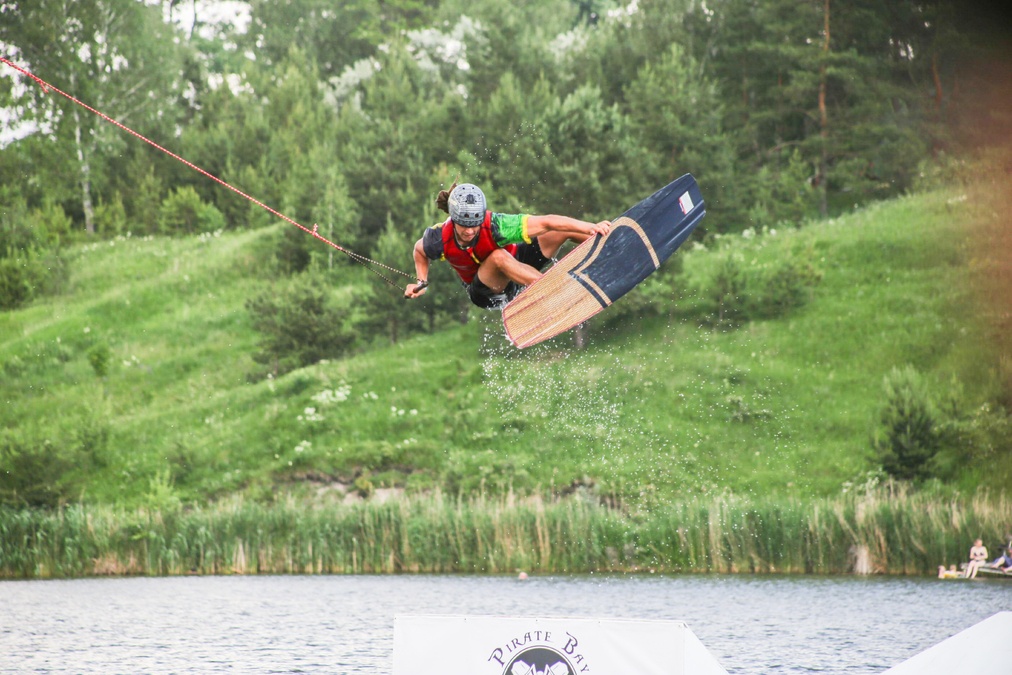 Летняя локация с пляжем и вейк-парком